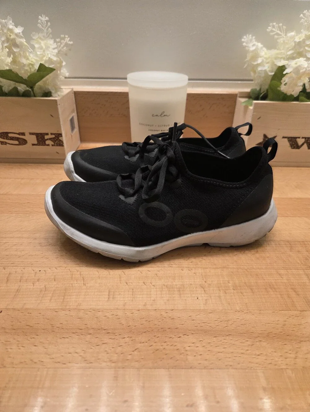 OOFOS OOmg Sport LS Recovery Shoes Black/White Womens Size 7.5